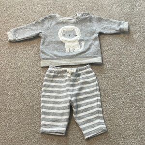 Carter’s newborn outfit